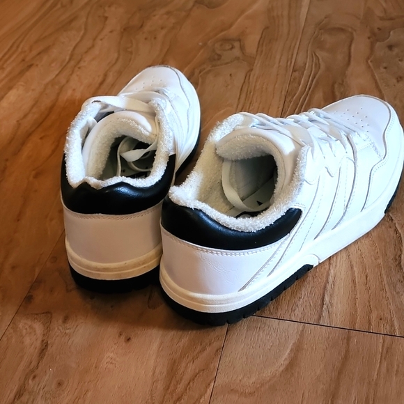 3$/30 Like New! Zara sneakers size 7.5/EU 38 - Picture 3 of 4